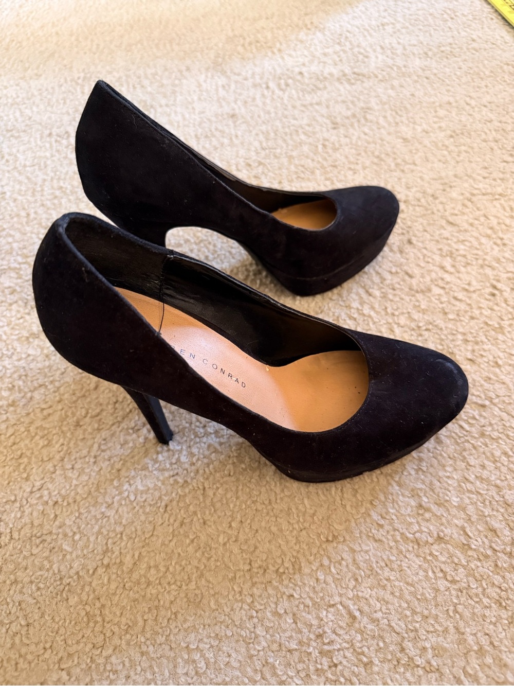 LC Lauren Conrad Black Suede Platform Pumps